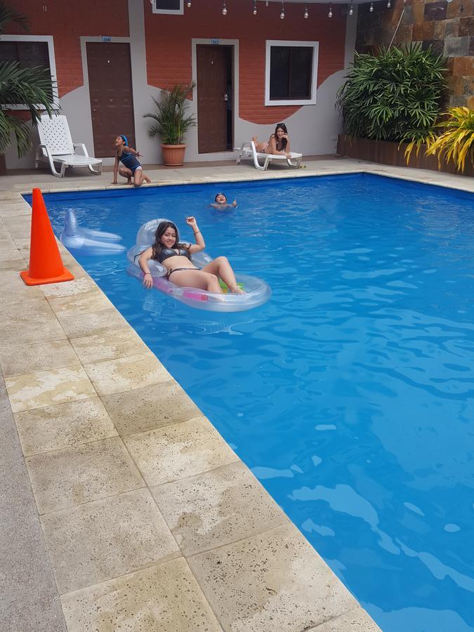 Hostal Las Velas Hotel Manta Buitenkant foto