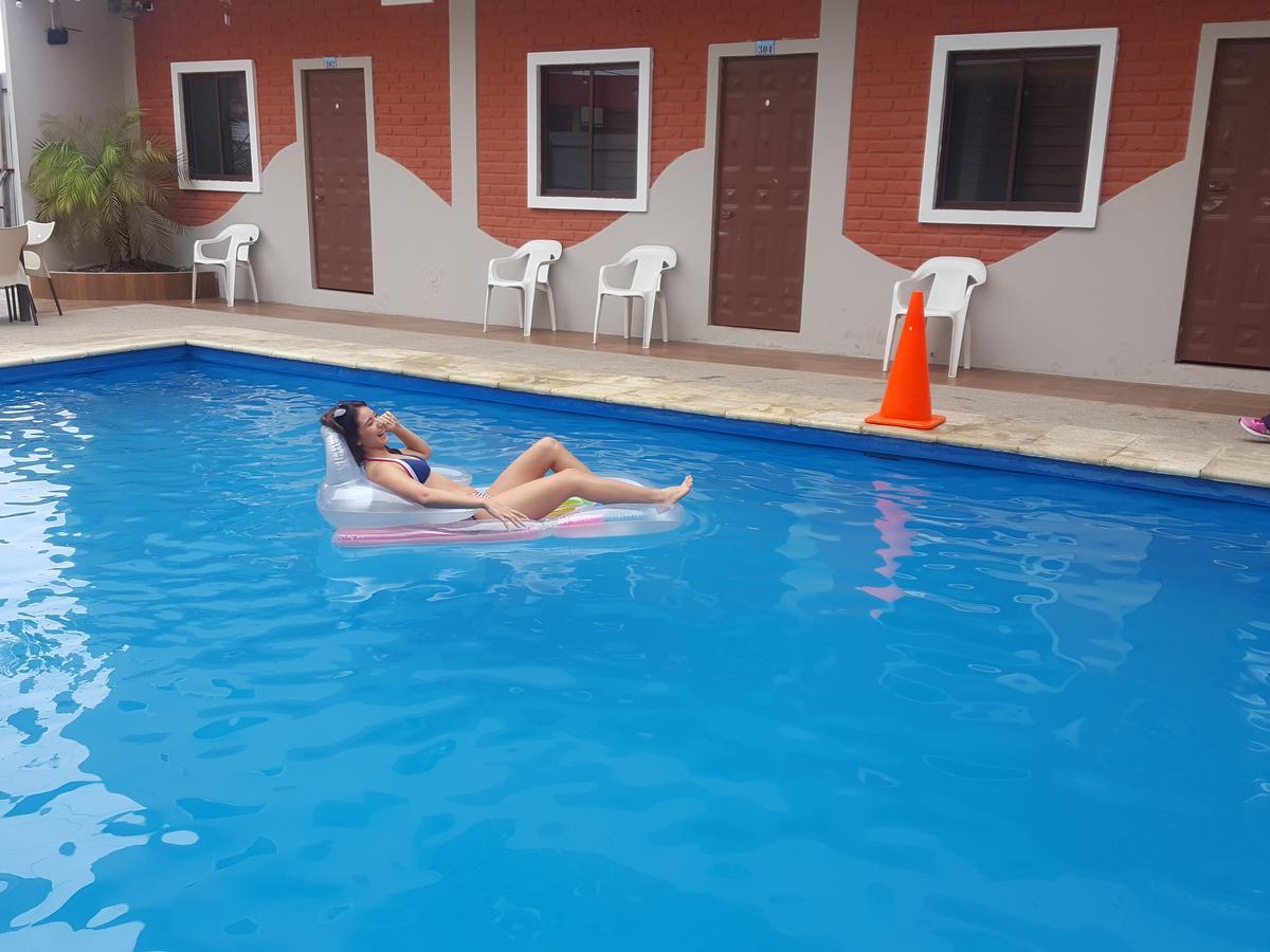 Hostal Las Velas Hotel Manta Buitenkant foto